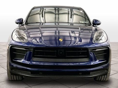 Used 2023 Porsche Macan AWD/4WD image 3