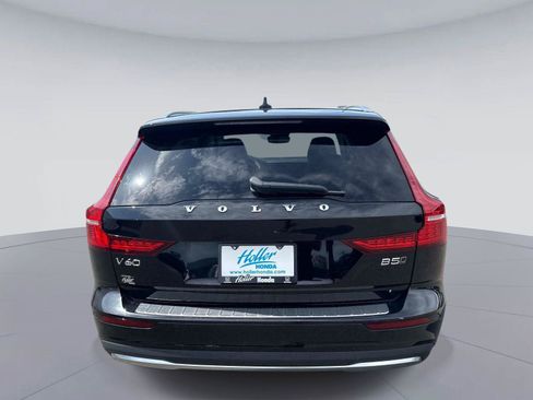 Used 2025 Volvo V60 B5 Cross Country Plus AWD/4WD image 5