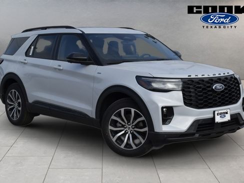New 2026 Ford Explorer ST-Line w/ Premium Package RWD image 3