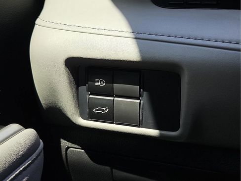 Used 2021 Toyota Highlander XLE image 13