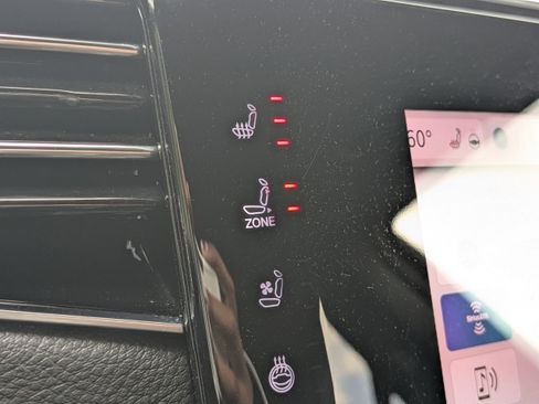 Certified 2024 Jeep Wagoneer L Series II w/ Flexible Seating Group image 21