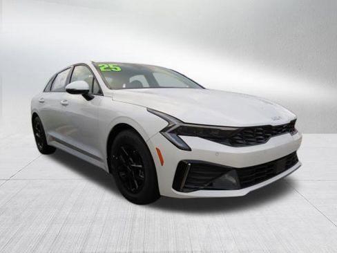 New 2025 Kia K5 LXS image 2