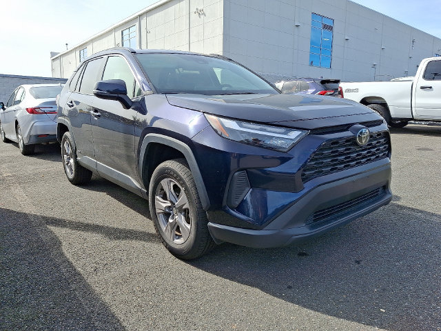 Used 2025 Toyota RAV4 XLE AWD/4WD image 3