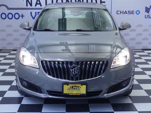Used 2017 Buick Regal Sport Touring FWD image 2