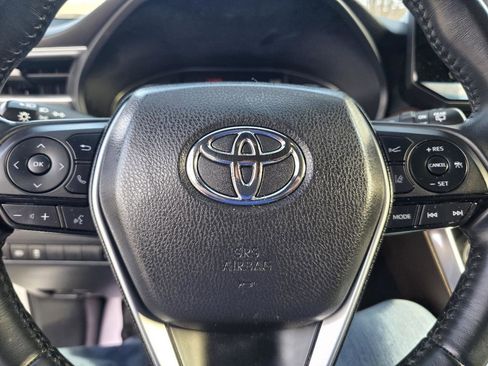 Used 2022 Toyota Venza XLE image 12