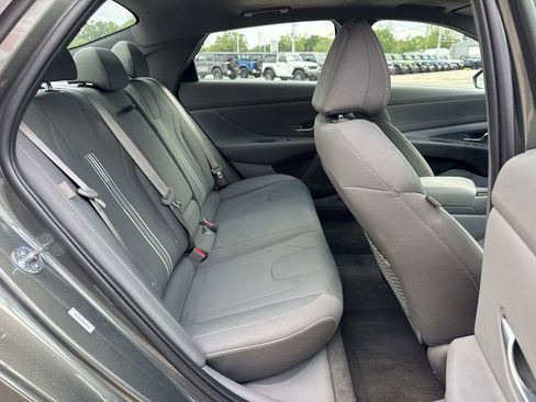 Used 2025 Hyundai Elantra SEL image 19