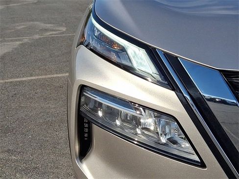 Used 2021 Nissan Rogue SL w/ Premium Package image 12