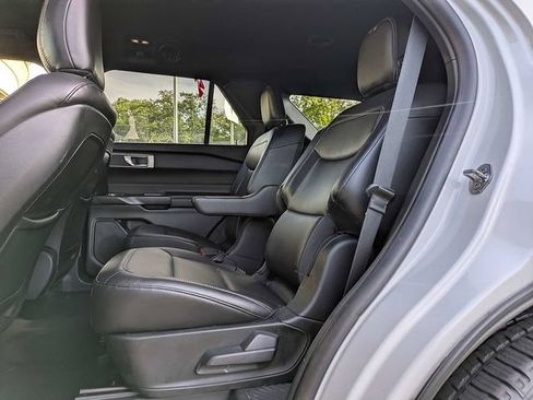 Used 2020 Ford Explorer XLT w/ Equipment Group 202A RWD image 14