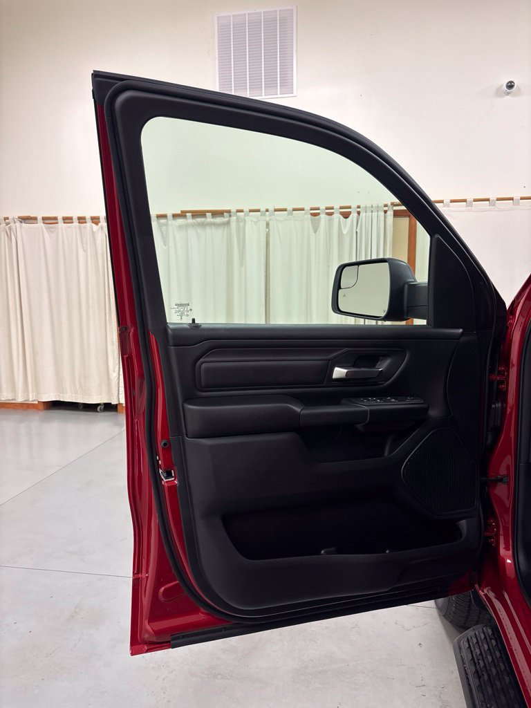 New 2027 RAM 1500 Express AWD/4WD image 17