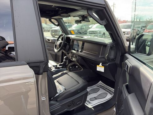 New 2026 Ford Bronco Badlands AWD/4WD image 32