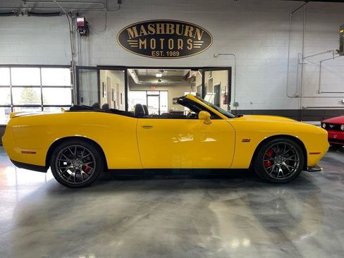 Used 2017 Dodge Challenger SRT w/ Technology Group image 10