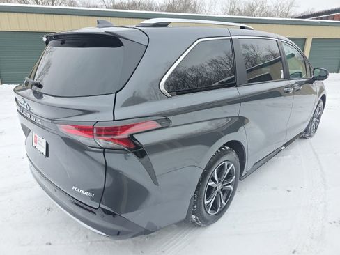 Certified 2025 Toyota Sienna Platinum image 6