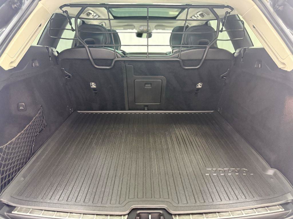 Used 2022 Volvo XC60 B6 Inscription w/ Advanced Package AWD/4WD image 26