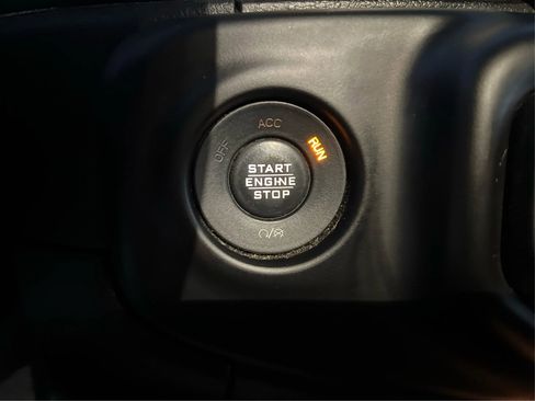 Used 2020 Jeep Wrangler Unlimited Sahara image 30