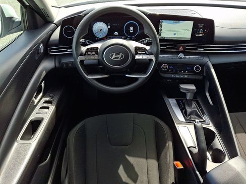 Used 2024 Hyundai Elantra SEL FWD image 12