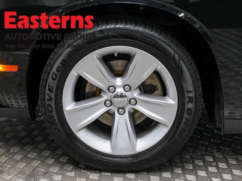 Used 2023 Dodge Challenger SXT image 30