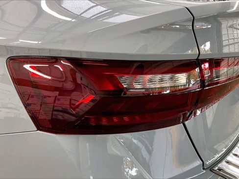 Used 2025 Volkswagen Jetta SE w/ Black Wheel Package image 30