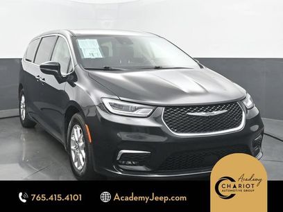 Used 2023 Chrysler Pacifica Touring-L