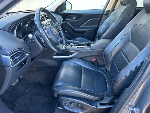 Used 2017 Jaguar F-PACE R-Sport image 15