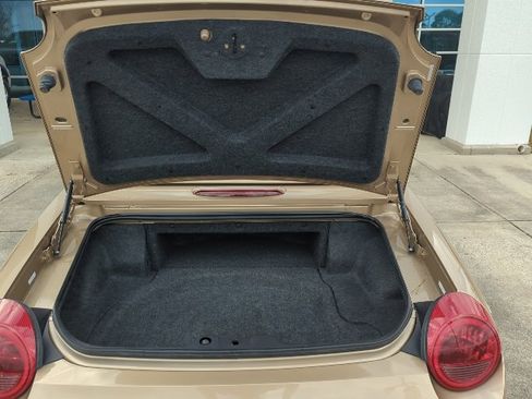 Used 2005 Ford Thunderbird image 10