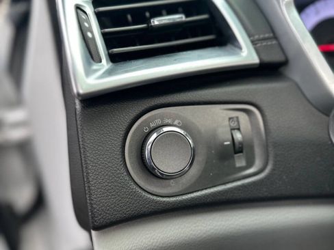 Used 2010 Cadillac SRX Luxury image 14