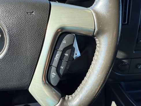 Used 2017 Chevrolet Express 3500 Extended image 18