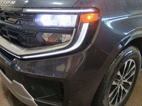 Used 2025 Ford Expedition Platinum image 28