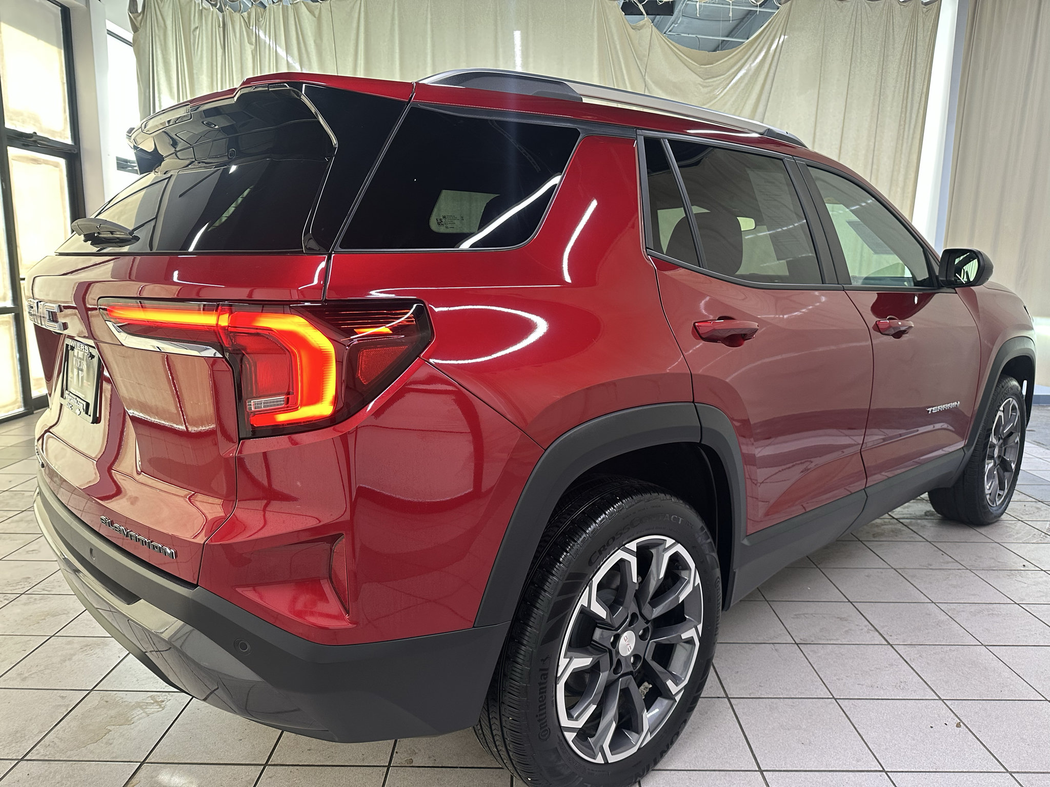 Used 2025 GMC Terrain Elevation w/ Elevation Premium Package AWD/4WD image 5