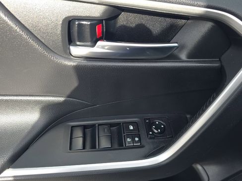 Used 2021 Toyota RAV4 XLE image 10