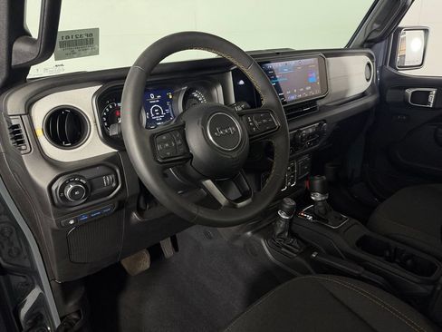 Used 2025 Jeep Wrangler Unlimited Sahara w/ Safety Group AWD/4WD image 21