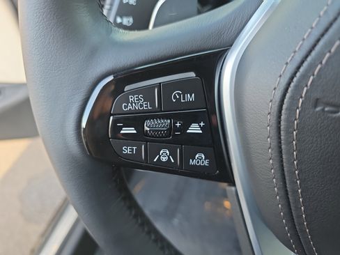 Used 2023 BMW 540i w/ Premium Package image 32