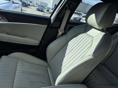 Used 2022 Genesis G70 3.3T image 15