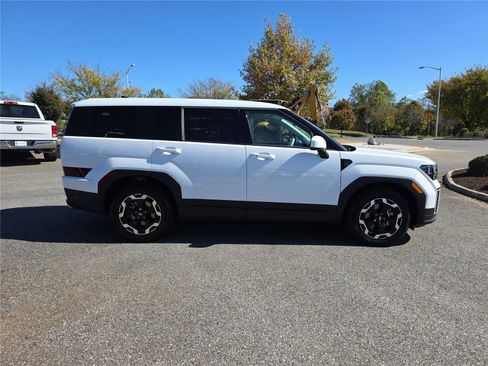 Used 2025 Hyundai Santa Fe SE image 3