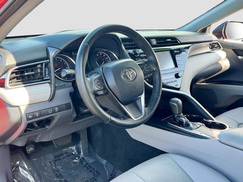 Used 2019 Toyota Camry SE FWD image 9