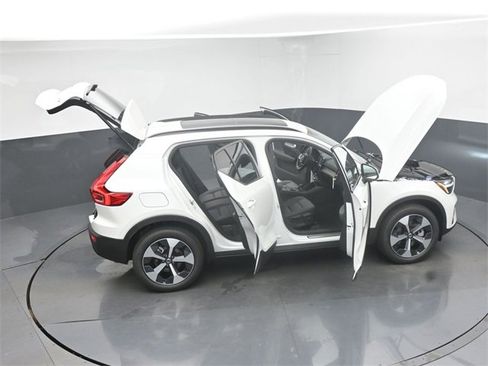 New 2026 Volvo XC40 B5 Core w/ Climate Package image 47