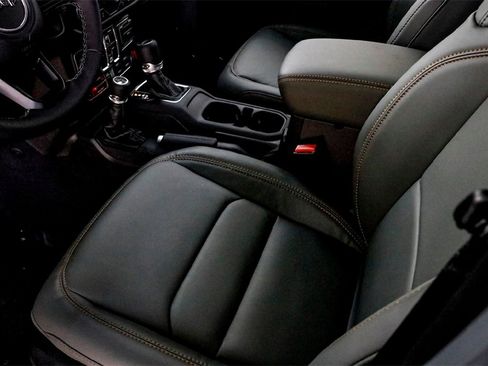 New 2025 Jeep Gladiator Mojave w/ Safety Group image 10