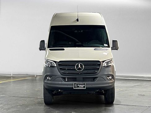 Used 2026 Mercedes-Benz Sprinter 2500 image 8