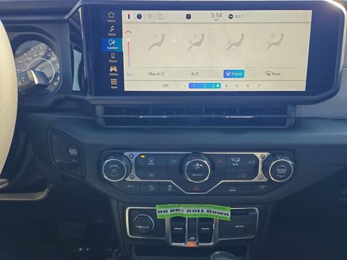 New 2025 Jeep Gladiator Sport image 14