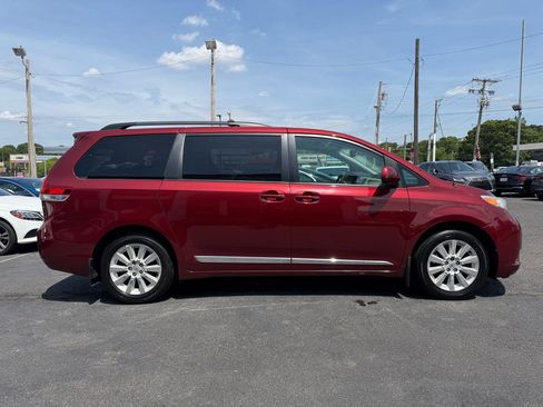 Used 2014 Toyota Sienna XLE AWD/4WD image 4