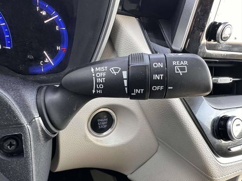 Used 2022 Toyota Corolla Cross XLE w/ Convenience Package AWD/4WD image 19