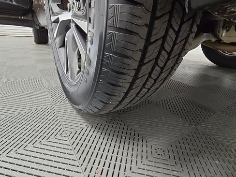 Used 2019 Toyota Highlander LE image 41