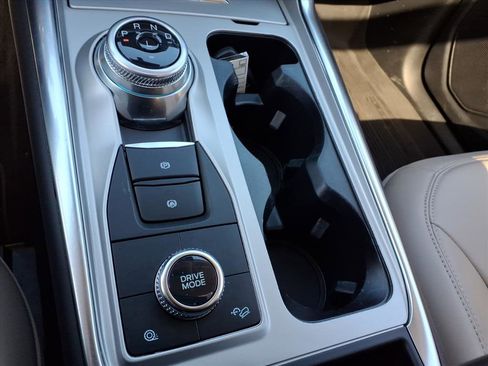 Used 2023 Ford Explorer XLT w/ Equipment Group 202A image 25