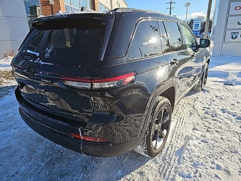 Certified 2024 Jeep Grand Cherokee Limited w/ Black Appearance Package image 13