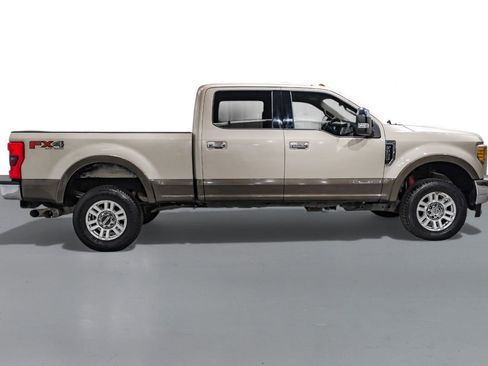 Used 2017 Ford F250 Lariat w/ Chrome Package image 5