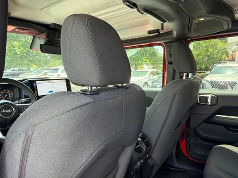 Used 2024 Jeep Wrangler Unlimited Sahara w/ Technology Group AWD/4WD image 29