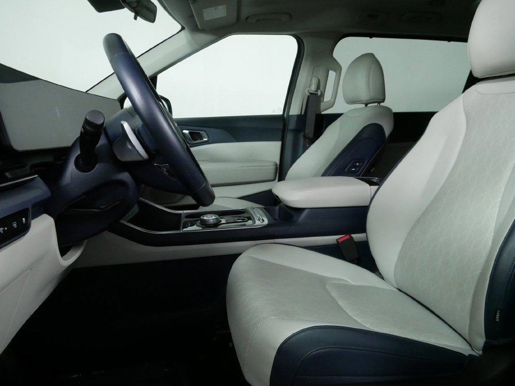 Used 2026 Kia Carnival SX FWD image 17