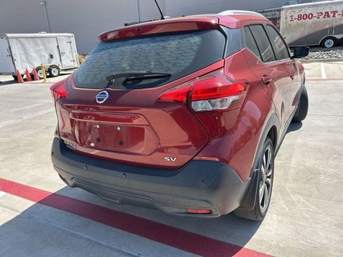 Used 2020 Nissan Kicks SV image 3