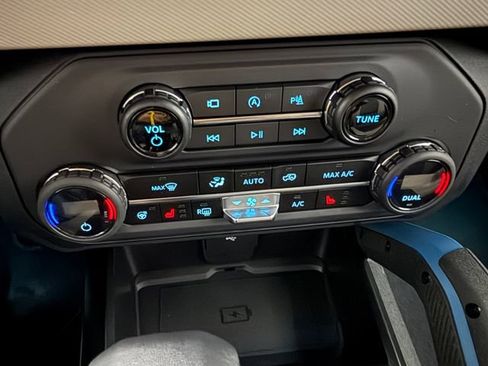 Used 2023 Ford Bronco Wildtrak AWD/4WD image 18