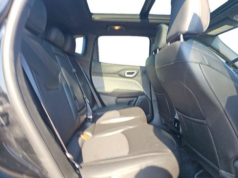 Used 2025 Jeep Compass Latitude w/ Sun & Sound Group AWD/4WD image 11