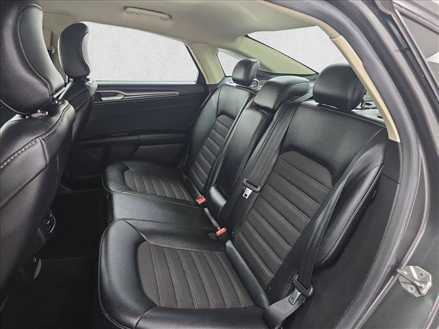 Used 2017 Ford Fusion SE w/ Equipment Group 201A FWD image 19